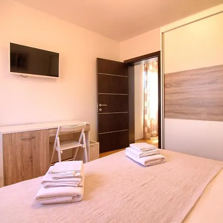 Beautiful Magnifica With Private Pool In * Pula