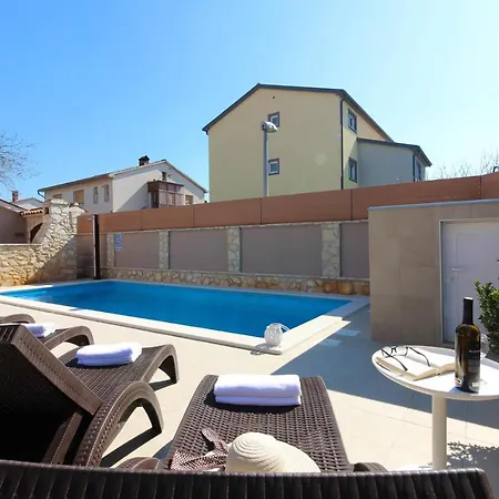 Beautiful Magnifica With Private Pool In * Póla