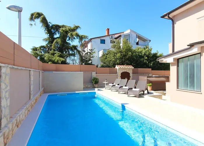 Beautiful Magnifica With Private Pool In * Póla