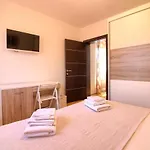 Beautiful Magnifica With Private Pool In * Пула