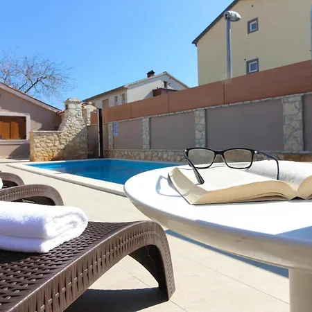 Beautiful Magnifica With Private Pool In * Pula