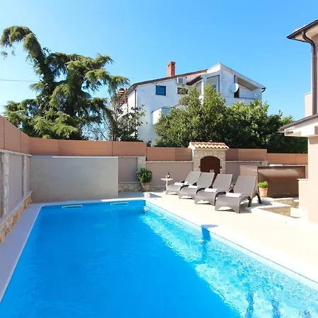 Beautiful Magnifica With Private Pool In * Pula